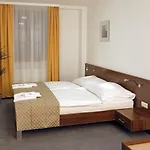 U Zvonu 호텔 4*