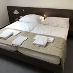 U Zvonu 호텔