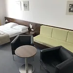 U Zvonu 호텔 4*