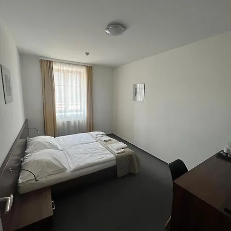 乌兹沃努旅馆 4*