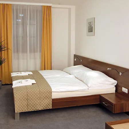 U Zvonu Hotel 4*
